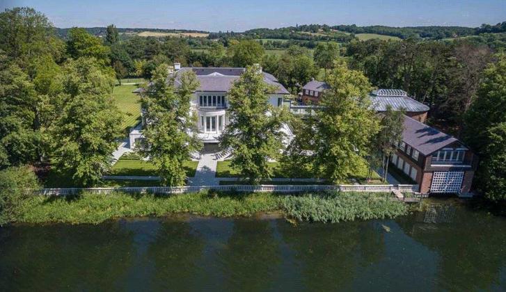 Look Inside 25 Million Pound Riverside Mansion In Bourne End